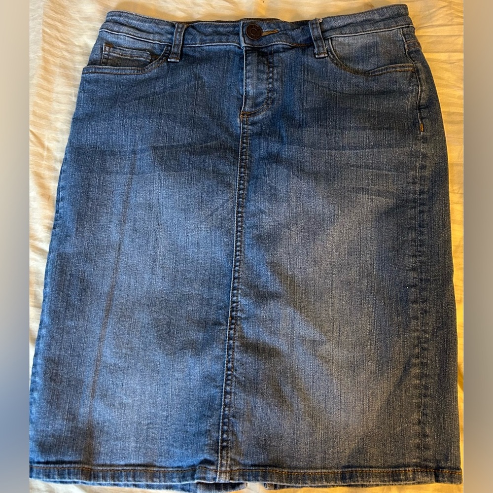 Kut from the Kloth Jean skirt size 4